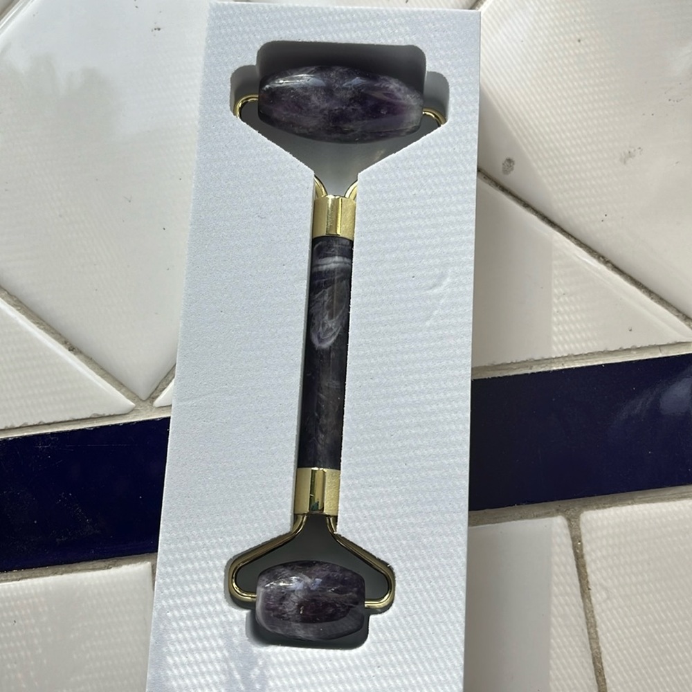 Solaris Laboratories Amethyst facial roller
